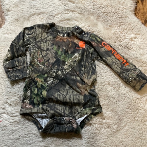 Carhartt 9 Month Baby One Piece Shirt‎ Long Sleeve Camo Mossy Oak Spell Out - Picture 1 of 4